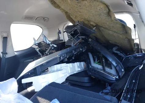 2024 Nissan Armada Platinum 4Wd z USA, uszkodzony, nr VIN JN8AY2DBXR9853961